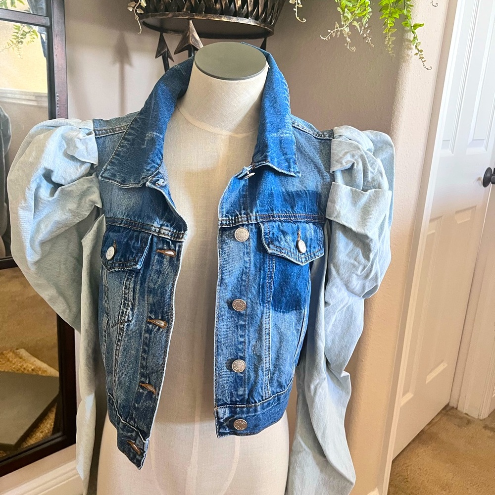 *BRAND NEW* Women's Blue Denim Jacket with Puff Sleeves